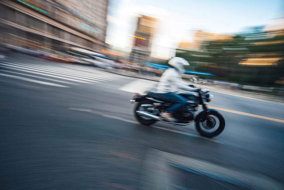 A person riding a motorcycle
AI-generated content may be incorrect.